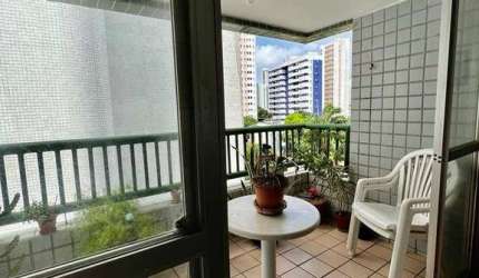 Apartamento à venda com 115m²; 3 quartos, sendo 1 suíte; dependência completa e 1 vaga de garagem,