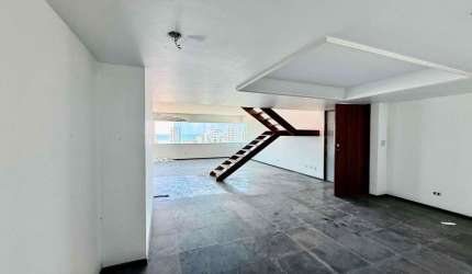 Oportunidade Cobertura com piscina; 370m²; 5 quartos, 3 suítes, salas amplas e 3  garagem. Vista in