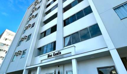Apartamento mobiliado e equipado com dois quaretos!