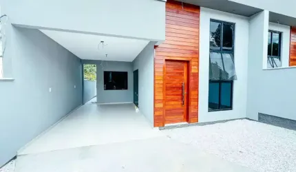 Casa com dois quartos e excelente espaço na Guabiruba!