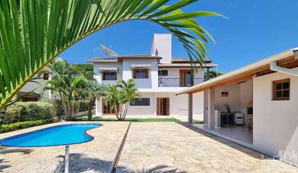 Linda casa em condominio a venda - 283m² - 3 Suítes - 4 vagas - Muito verde.