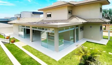 Linda Casa em Salto, 383m², terreno de 1000m², 4 Suites, piscina e 4 vagas
