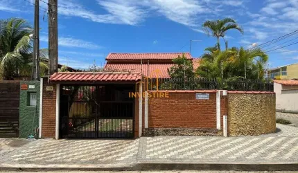 Casa à Venda no Bairro Tupy em Itanhaém com Piscina e Edícula