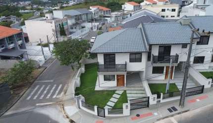 Casa à venda, no Bairro Potecas, São José-SC, com 3 quartos, sendo 1 suíte, com 2 vagas