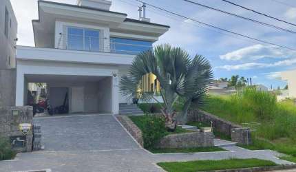 Casa à venda, no Bairro Pedra Branca, Palhoça-SC, com 4 quartos, sendo 1 suíte, com 4 vagas