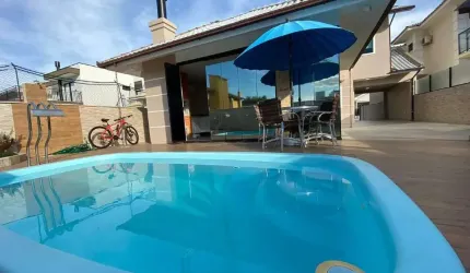 Casa à venda, no Bairro Pedra Branca, Palhoça-SC, com 4 quartos, sendo 2 suítes, com 4 vagas