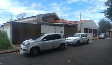 Casa para Venda em São Carlos, Jardim São Carlos, 2 dormitórios, 2 banheiros, 3 vagas
