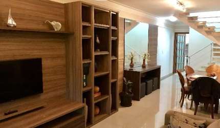 Casa com 3 Quartos, 2 Banheiros e 2 Vagas – Excelente Localização!