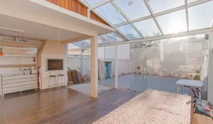 Casa com 3 Quartos, 2 Banheiros e 2 Vagas – Excelente Localização!