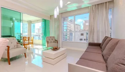 lindíssimo apartamento a venda em Meia Praia