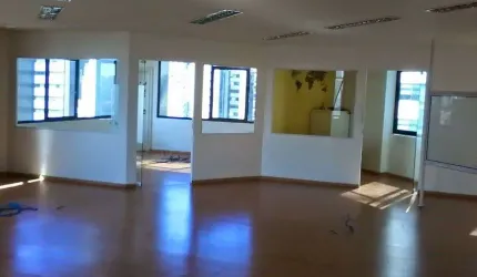 Ponto comercial/Loja/Box para aluguel e venda tem 139 metros quadrados