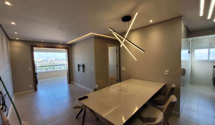 O imóvel está localizado no bairro Vila Emir possui 60 metros quadrados com 2 quartos sendo 1 suíte e 2 banheiros Possui espaço jardinado, academia, espaço para festas, espaço gourmet, parquinho infan