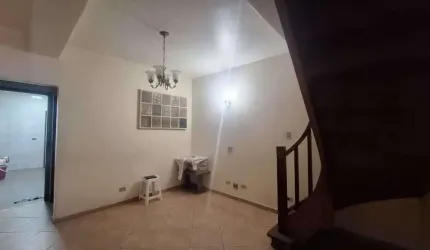 Sobrado com 3 dormitórios com vaga por R$ 450.000 - Mooca