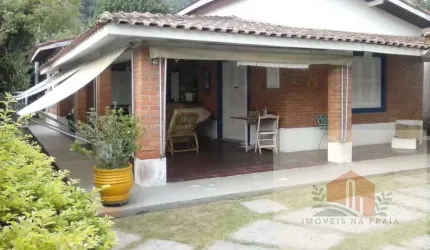 Casa com 2 dormitórios 3 vagas quintal piscina no Guaiúba