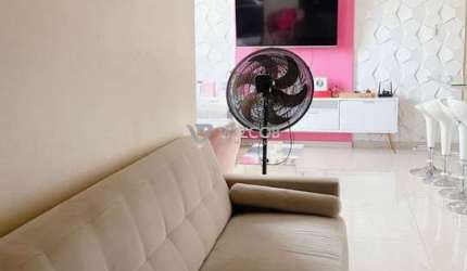 Apartamento reformado com 03 quartos na Avenida Nazaré