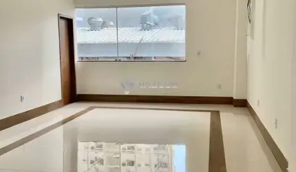 Duas salas comerciais em Nazaré