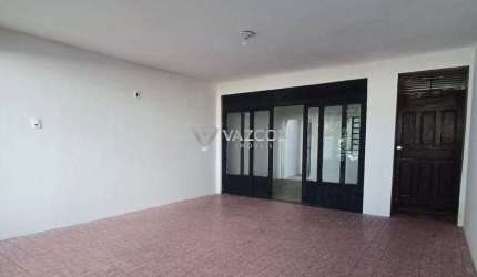 Casa com 03 quartos em São Brás