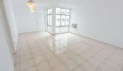 VENDA DE APARTAMENTO NA QUADRA DA PRAIA DE 167m2 DE 3 DORMS, 1 SUÍTE E 2 BANHEIROS NO BAIRRO DO GONZAGA EM SANTOS-SP