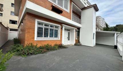 CASA  DISPONIVEL LOCACAO COMERCIAL COM 6 DORM. SENDO 3 SUITES NA PONTA DA PRAIA