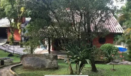 Casa de Condomínio à Venda em Caneca Fina