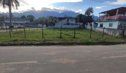 Terreno de Esquina à Venda em Segredo