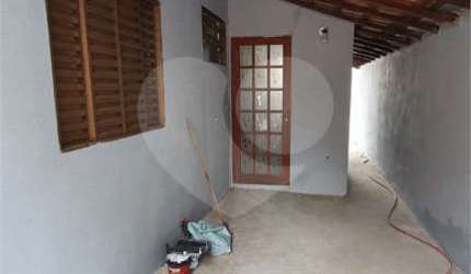 Casa térrea com 1 quartos à venda em Parque Almerinda Pereira Chaves - SP