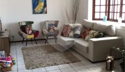 Casa com 3 quartos à venda em Vila Galvão - SP