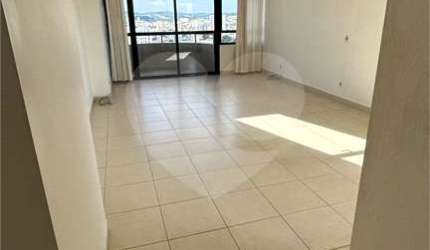 Apartamento com 3 quartos à venda em Centro - SP