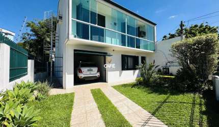 Casa com 3 dormitórios, espaço gourmet e salão de jogos