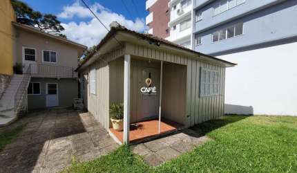 Casa 3 Dormitórios, Cozinha, Banheiro Social, Vaga de Garagem, Bairro Lourdes.