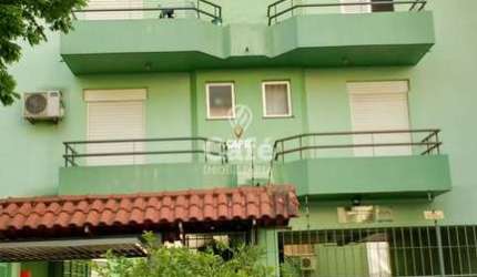 Excelente apto duplex, no centro, todo reformado, com 2 dormitórios, terraço e á