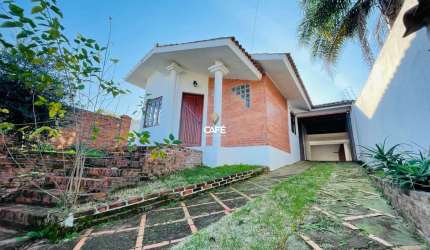 Casa bairro Noal, 4 dormitórios,  1 suíte, 3 banheiros, Garagem para 3 carros