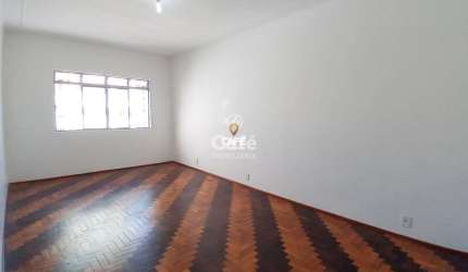 Amplo apartamento bem arejado no centro de Santa Maria-RS.