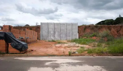 Terreno de 250 m² disponível para venda no Residencial Interlagos em Limeira/SP. Aceita financiamento e estuda permutas.