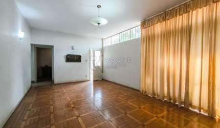 Sobrado em excelente localização na região central