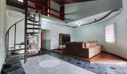 Sobrado Residencial/Comercial à Venda – Ideal para Morar e Investir!