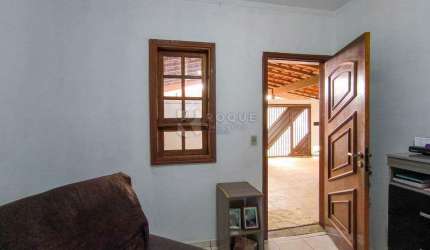 Casa residencial com 3 dormitórios e edícula á venda em Limeira. Aceita financiamento.