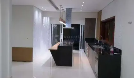 Casa em condomínio à venda no bairro Villa San Marino