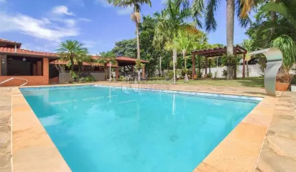 Linda Chácara com 5 Dormitórios, Suíte com Closet e Ampla Área Verde!
