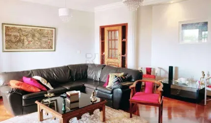 Ótima sobrado residencial/comercial com 3 dormitórios e 1 suíte à venda em Piracicaba. Aceita financiamento e estuda permutas.