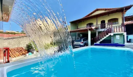 Casa com 3 Quartos sendo 1 suíte com 4 vagas de garagem no Bairro Nacional .
