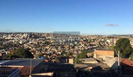 Casa com 3 quartos sendo 1 suíte com 8 vagas no bairro Nossa Senhora da Glória.
