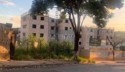 Lote 647m² no Bairro Cabral