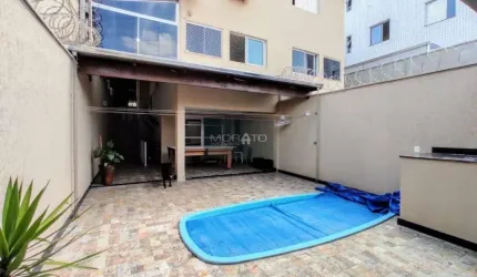 Casa com piscina no Cabral a poucos metros do Shopping Contagem