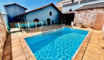 Casa 3 Quartos, 4 Vagas de Garagem no Bairro Castelo