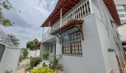 Casa 5 Quartos, 2 Suítes, 4 Vagas de Garagem no Bairro Dona Clara
