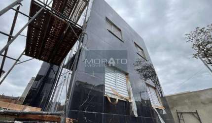 Área privativa 3 quartos um suíte e 2 vagas com Elevaddor no Bairro Santa Amélia.