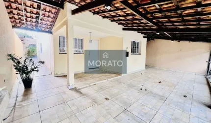 Casa ampla a venda com 3 Quartos, 1 suíte com 2 Vagas no Bairro Santa Maria.