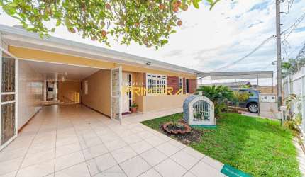 Casa com edícula, 3 vagas - no Pinheirinho