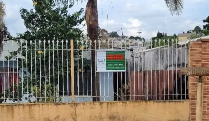 Terreno com 2 casas